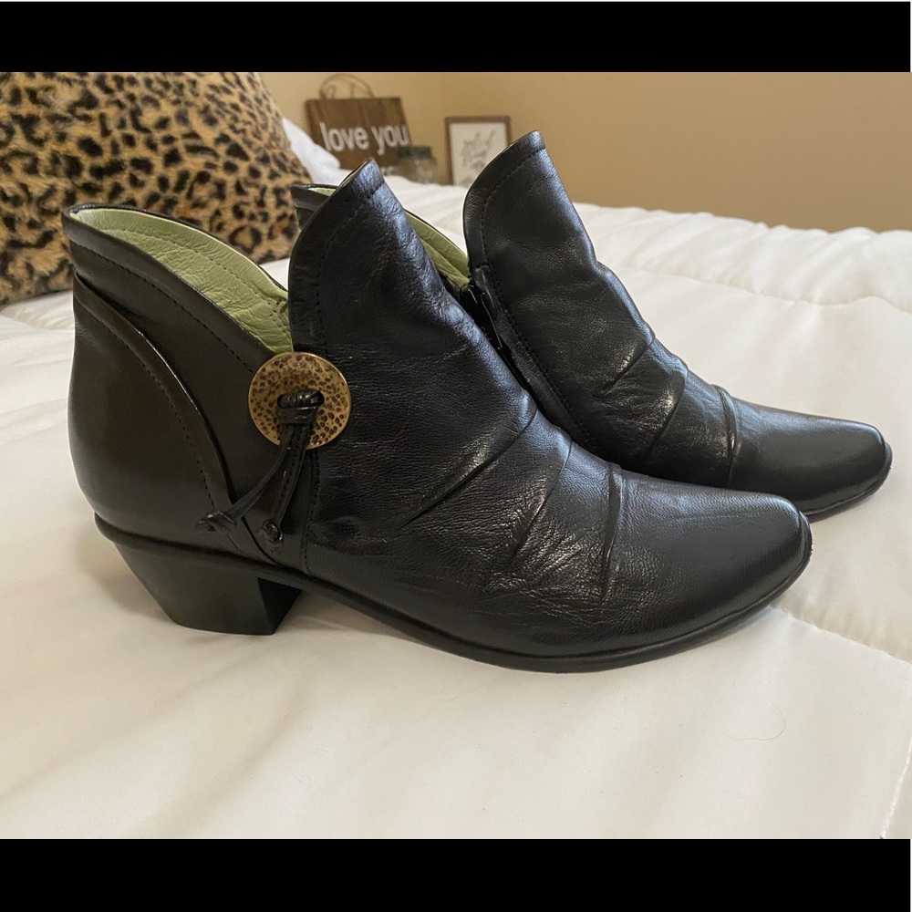 Brand New Mentha Booties